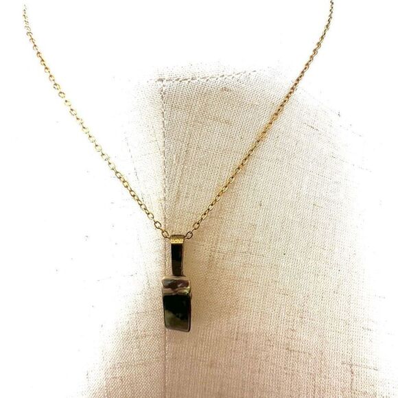 Gold tone abalone pendant necklace - Picture 2 of 10